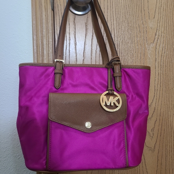 Michael Kors Handbags - Michael Kors Jet Set fuchsia multi pocket shoulder bag purse with charm